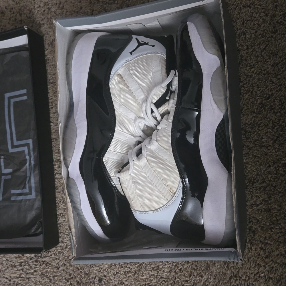🔥Jordan Retro 11 Concord size 10🔥🔥
